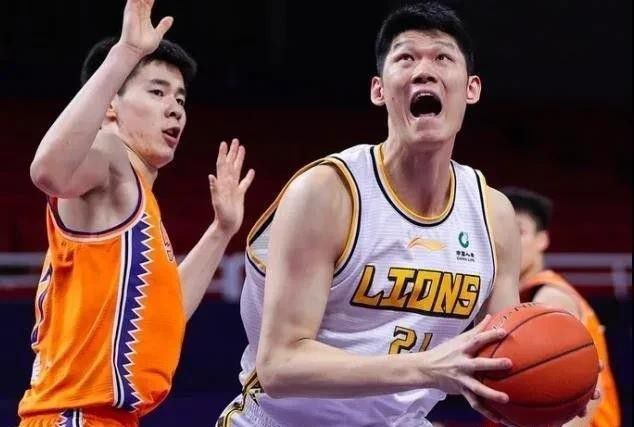 苏知鱼立刻追问：妈，您告诉我，一颗沙砾的命数是什么？它可能会留在沙漠、成为万千砂砾中的一员，也可能会沉入河流、或者被河流带入大海，更有可能被人类制成一块玻璃、被人类混入一块混凝土里，难道命数还为每一颗砂砾规划了它的命数不成？杜海清摇了摇头，开口道：我刚才说过，命数要从宏观的角度去看待，决不可从微观的视角去琢磨。